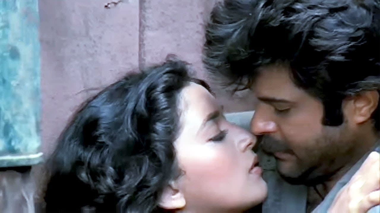 Anil Kapoor rescues Madhuri Dixit | Tezaab | Action Scene 16/20
