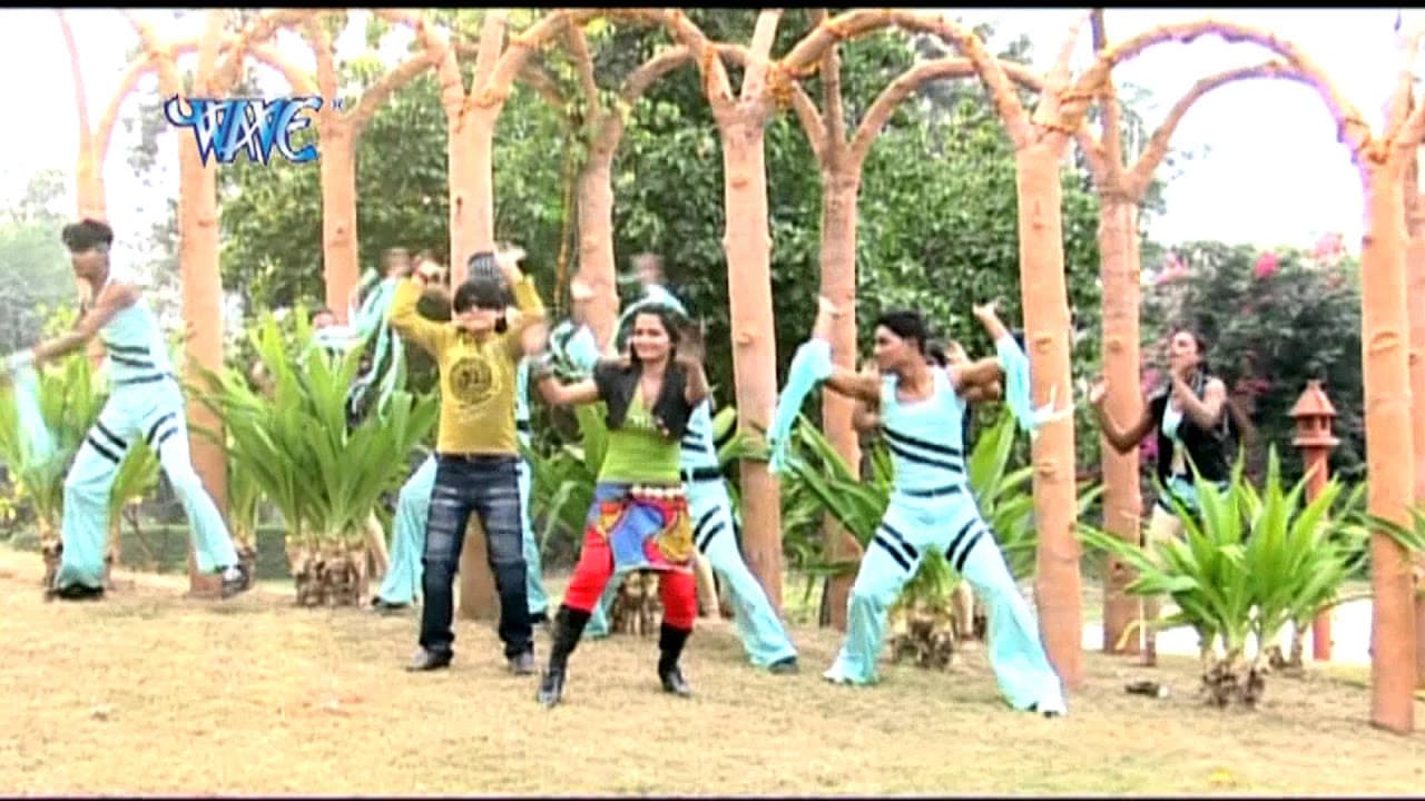 नया साल आ गईल Naya Sal Aa Gayil - Jila Top Lageli - Bhojpuri Hit Song HD @WaveMusicIndia