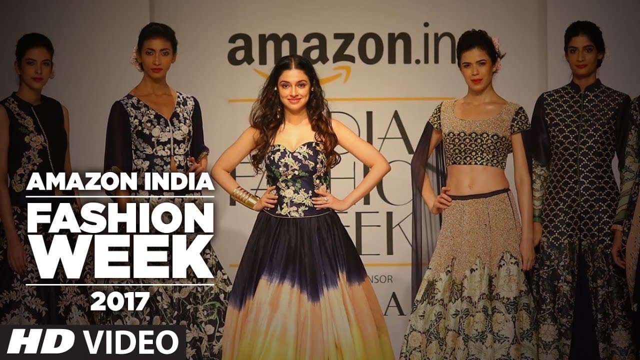 Divya Khosla Kumar: Ramp Walk | Amazon Fashion Week 2017