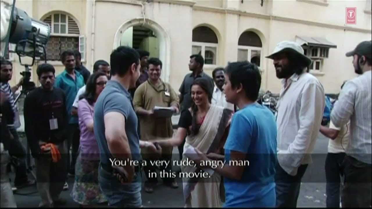 Aamir having fun while shooting Talaash | Aamir Khan, Rani Mukherjee