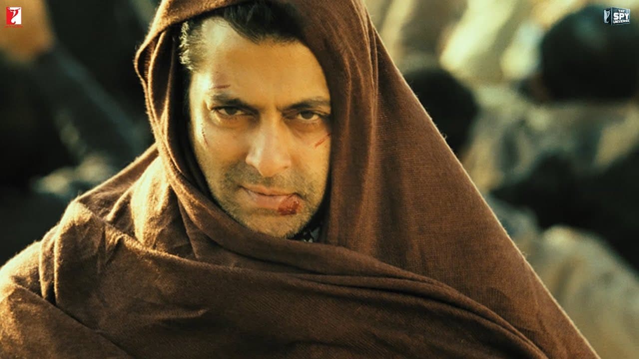 Spot Tiger at the Station | Ek Tha Tiger | Salman Khan