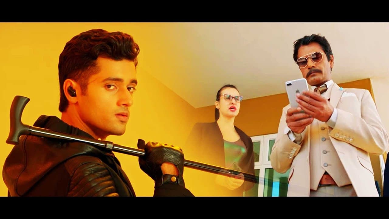 कांटेक्ट लेंस में कैमरा और कान में माइक्रोफोन लगाकर बचाया गर्लफ्रेंड को - Genius 2018 Movie Scene