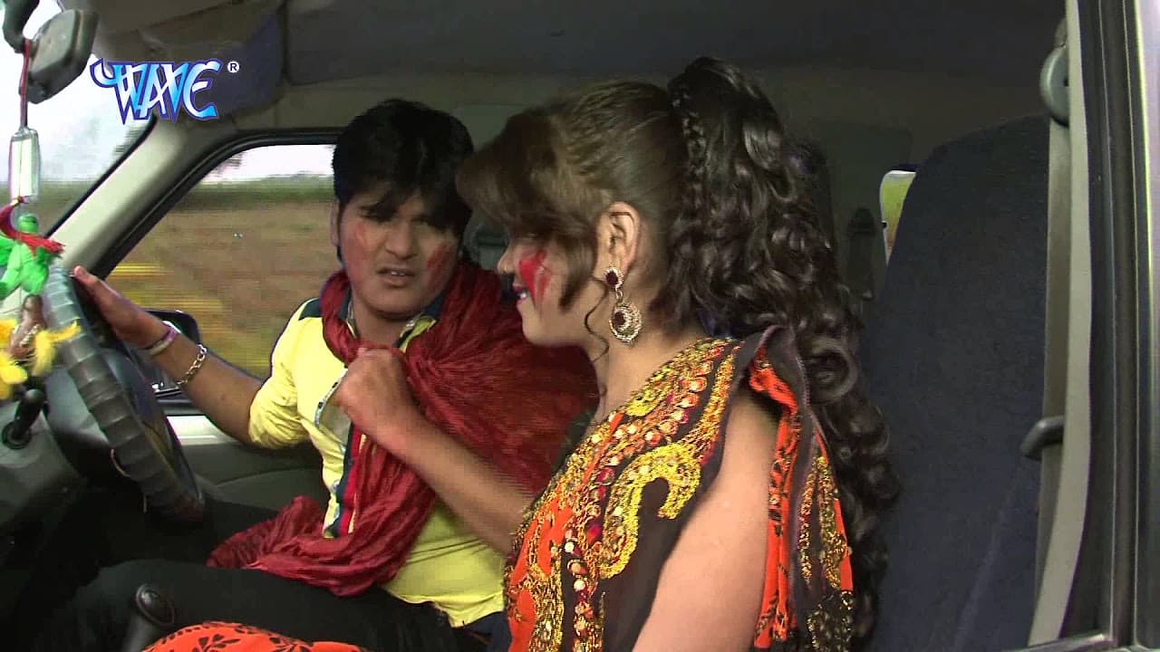 गियर हिलता Giyar Hilata |Dhoom Machal Ba Holi me |Bhojpuri Hit Holi Song @WaveMusicIndia