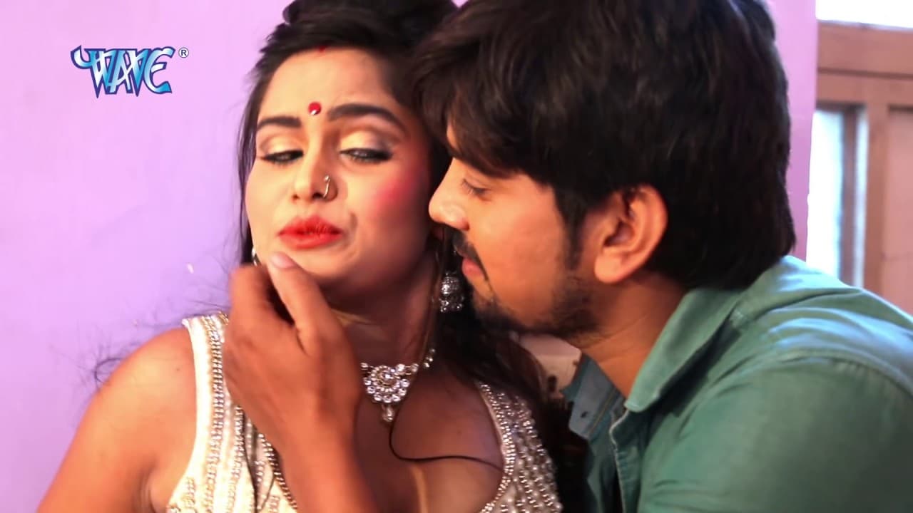 हिट मज़ेदार गाना - Choliya Ke Golai - Antra Singh "Priyanka" - Bhojpuri Hit Song @WaveMusicIndia