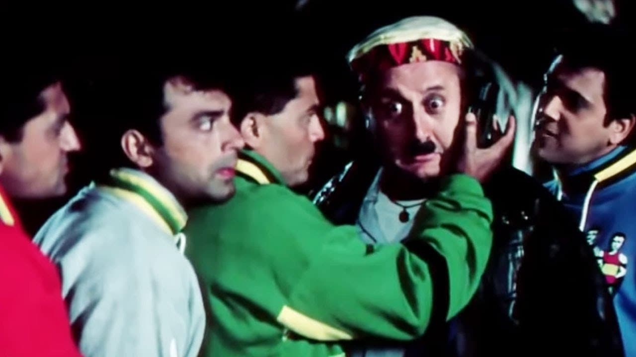 आदमी जवान हो या बुज़ुर्ग, रात को औरत से बहस में कभी नहीं जीत सकता – अनुपम खेर का कॉमेडी सीन