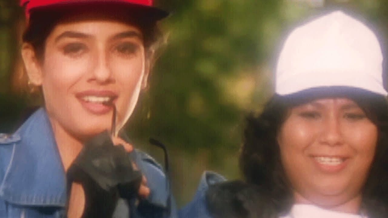 Akshay Kumar helps Raveena Tandon to win the race, Police Force - Scene 1/10