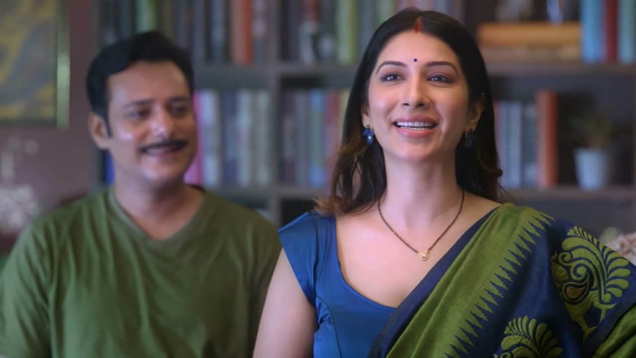 Hamara Parivar - Aapke Sujhaav Ka Intezaar