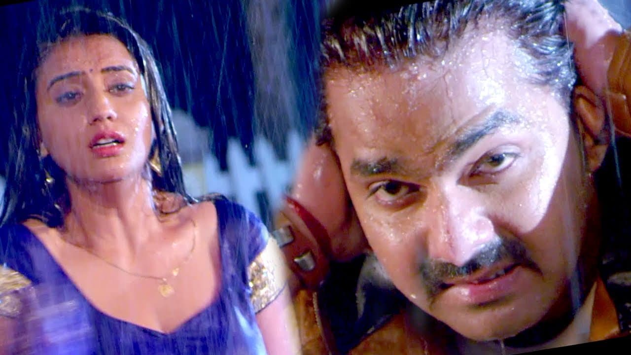 Pawan Singh | Akshara Singh | Fight Scene From Bhojpuri Movie " Tridev " @WaveMusicIndia